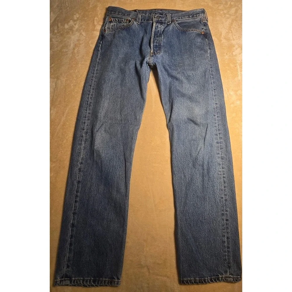 Vintage Levis 501 Mens Jeans 33x31 Medium Wash Button Fly Made in USA Denim 1092